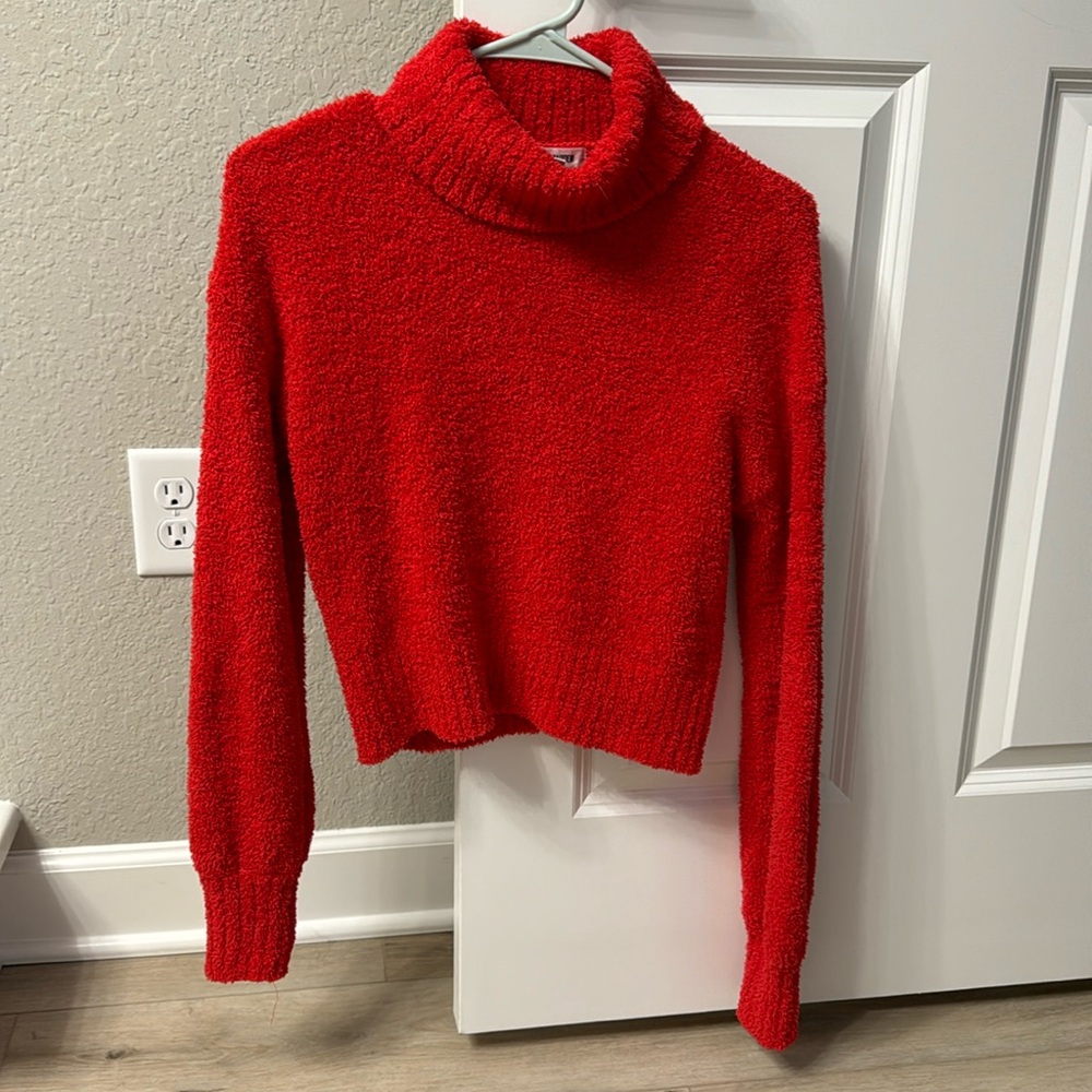 STEVE MADDEN red turtle neck sweater